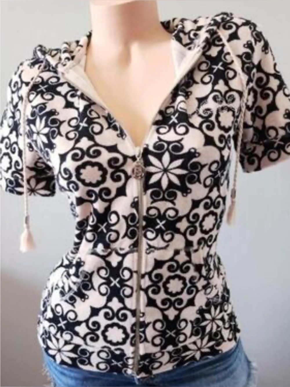 BCBGMaxAzria Pink and Black Patterned Hooded Shorts Set vintage